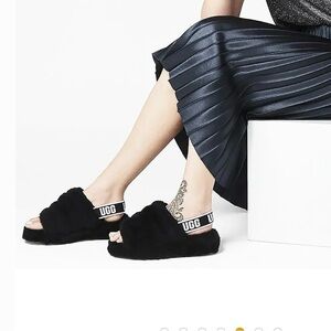 UGG FLUFF SLIDE/ black white large logo strap UK Size 6/ USA 8